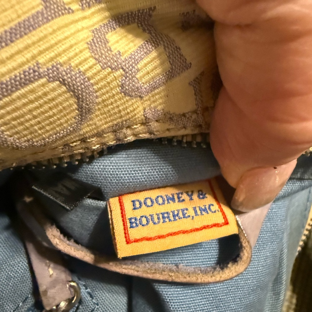 Dooney and Bourke Hobo style purse. Cream w/light purple - Picture 5 of 14